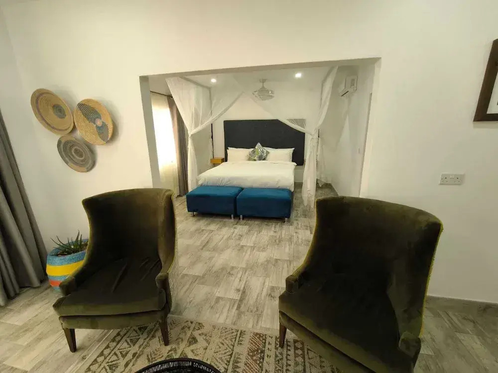 Room in Lodge - Zambezi Boutique Lodge, 2 Suites ask for our Free Savannah Adventures 4x4 Safari