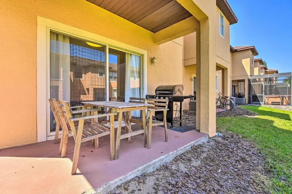 Cozy Resort Townhome w/ Gas Grill, 3 Mi to Disney!
