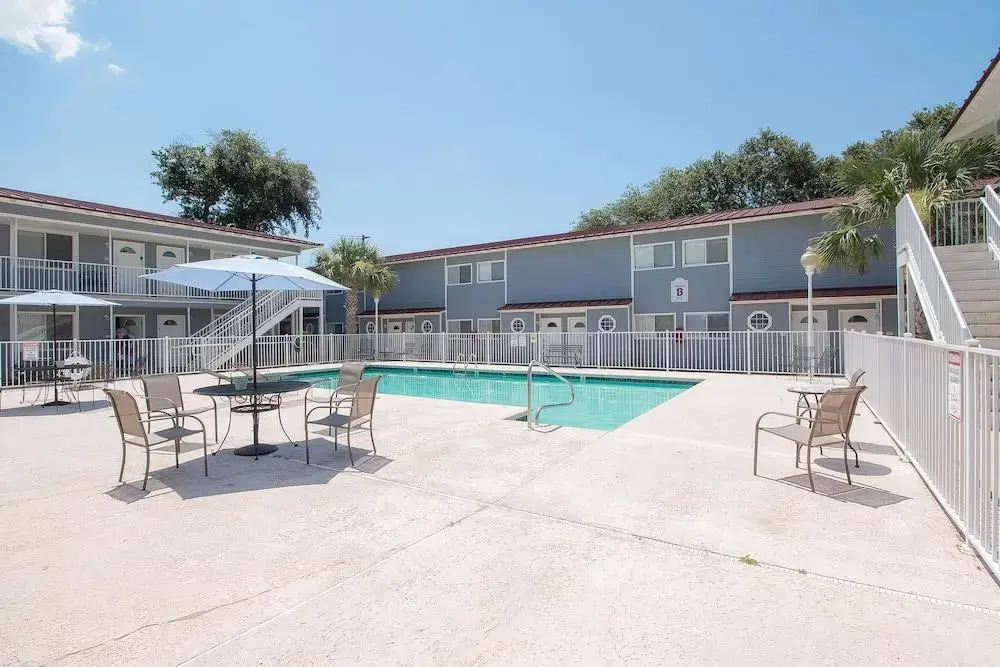Oak Shores-Oak Shores Studio 56