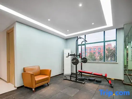 Vienna Classic Hotel (Ningbo University Kongpu subway station hotel)