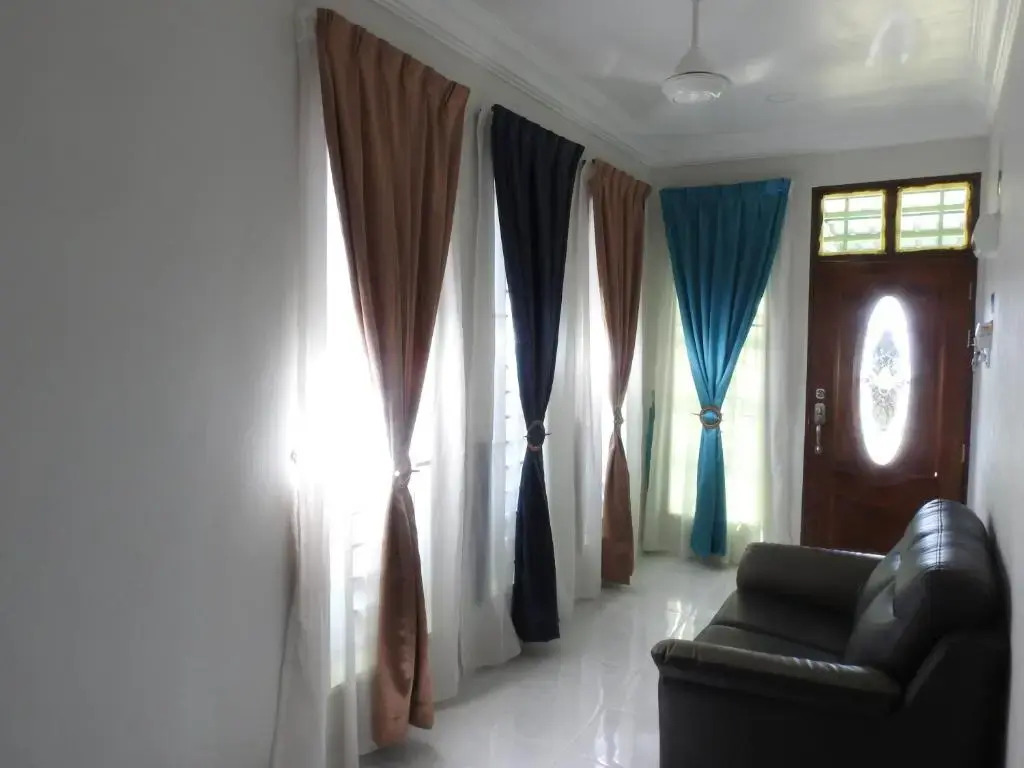Aryan G100 Homestay