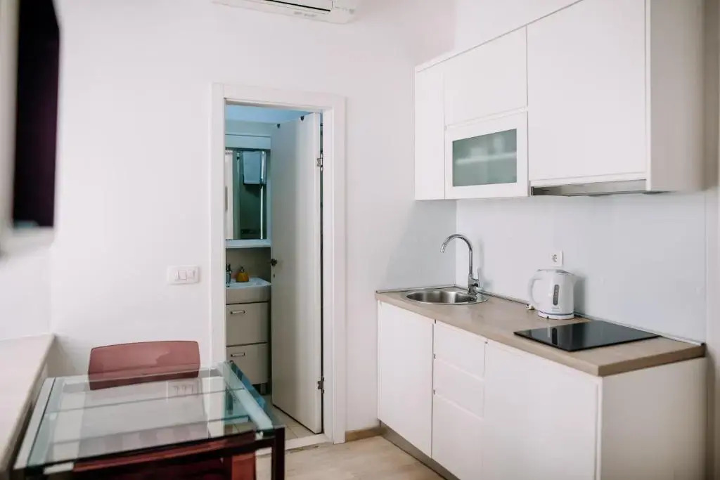 AMOROZO APARTMENTS by DuHomes