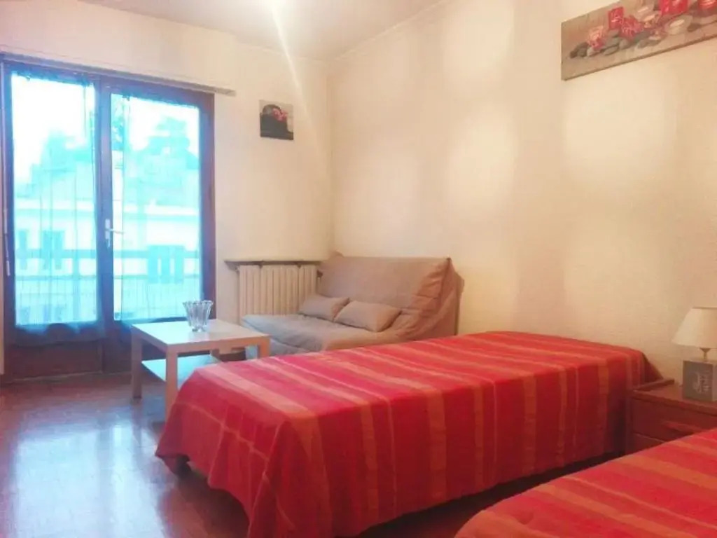 Appartement Aix-les-Bains, 1 pièce, 2 personnes - FR-1-555-8