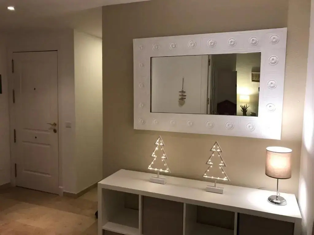 2204-Luxury apt on the beach,new,on duquesa port!