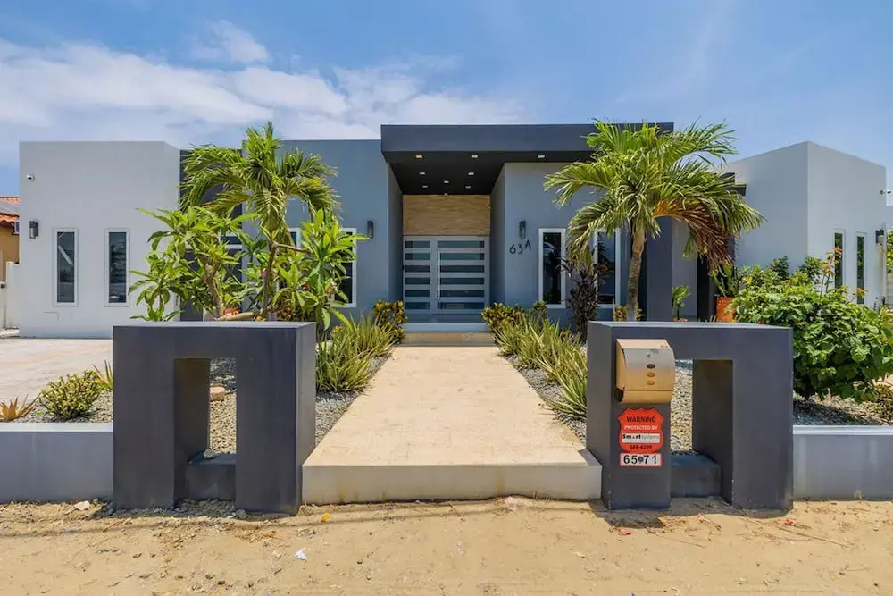 Modern Spacious 4br3ba w Pool Close to Beach