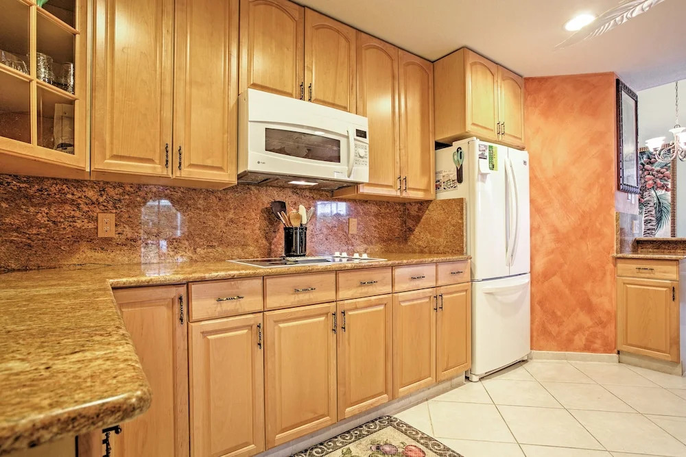 Naples Home w/ Pool, Extended Stays Welcome!