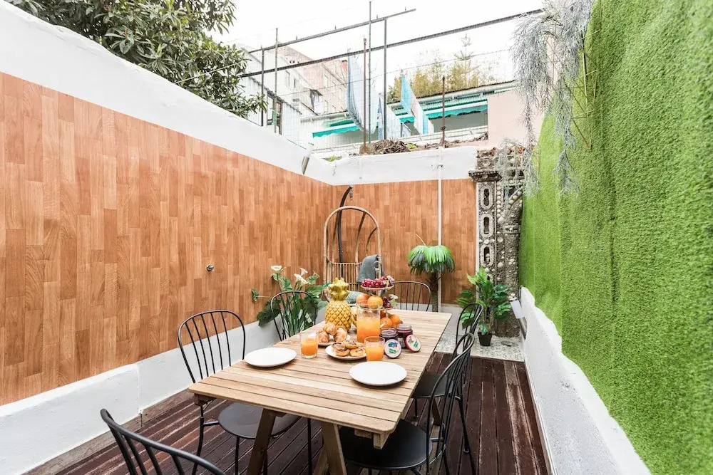 Liberty Patio Two-Bedroom Apartment w/ Patio - by LU Holidays
