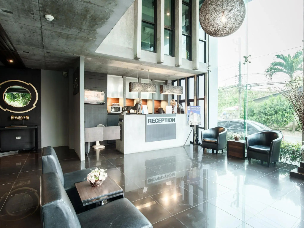 B2 Black Business & Budget Hotel