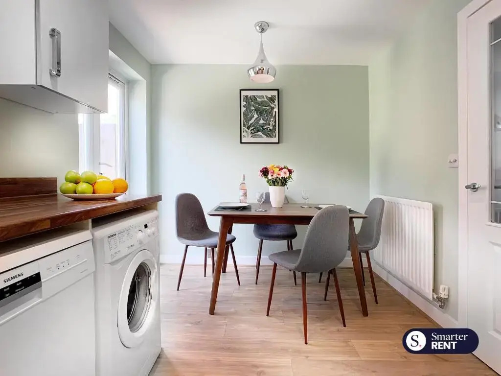 Wokingham - 2 Bed House with Garden