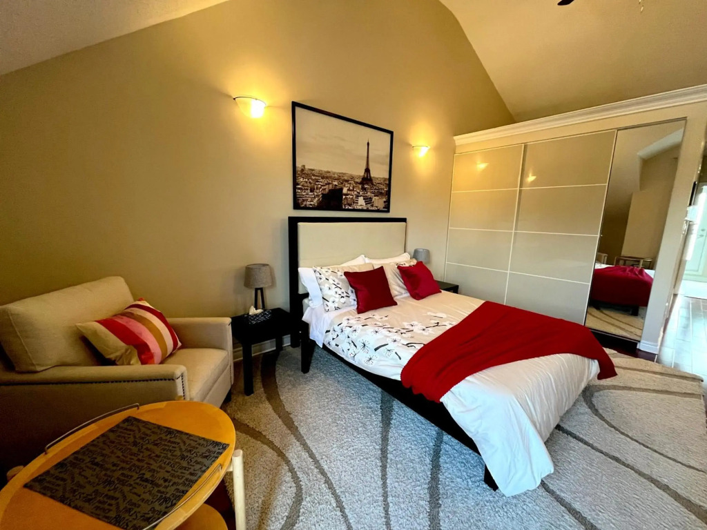 Stunning Studio in the Beaches