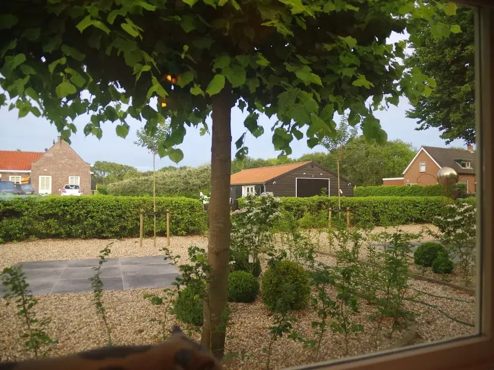 Charming 4-person Holiday Home in one of the Prettiest Spots of Ouddorp