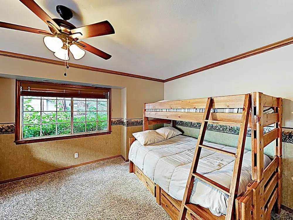 Custom W/ Hot Tub & Garage 4 Bedroom Home
