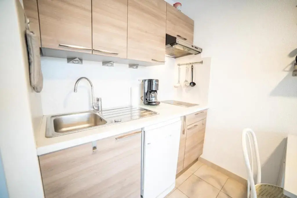SUN7 STUDIO -FACE PLAGE- WIFI-PARKING -PISCINE - CoHôteConciergerieLaGrandeMotte