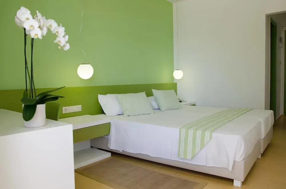 Zeus Hotels Palm Beach