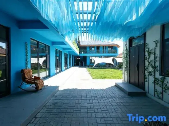 Lake Blue · Holiday Garden · Family Vacation Boutique Hotel (Teks Eight Trigram City Branch)