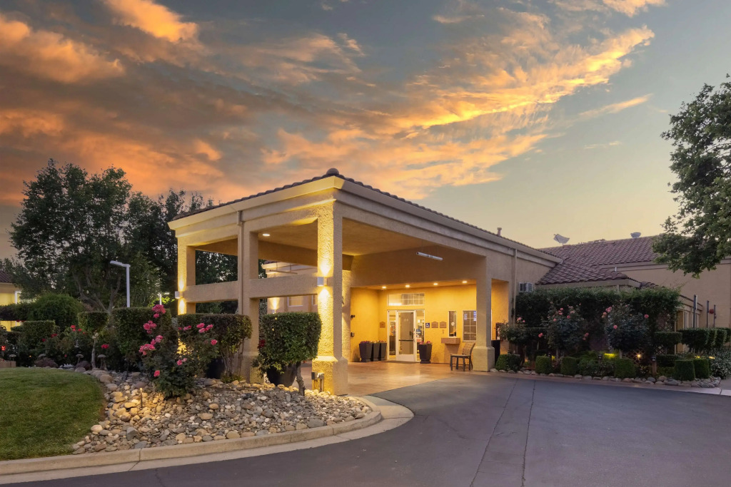 Best Western Plus Dixon Davis