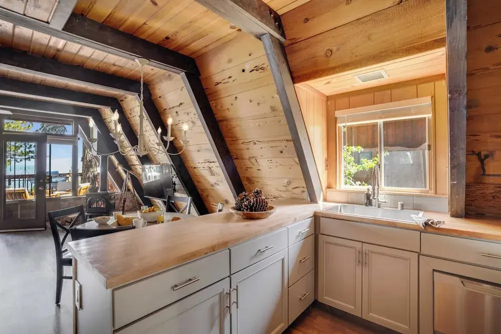 Horizon by Avantstay Stunning A-frame Cabin w/ Hot Tub, Billiards, Lake Views