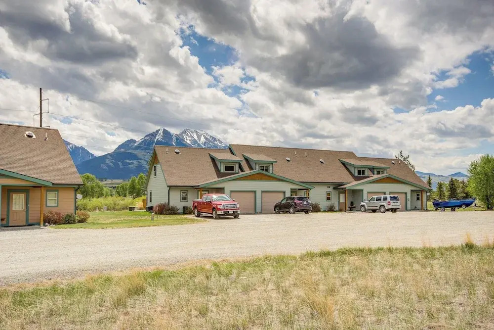 Montana Vacation Rental: 32 Mi to Yellowstone!