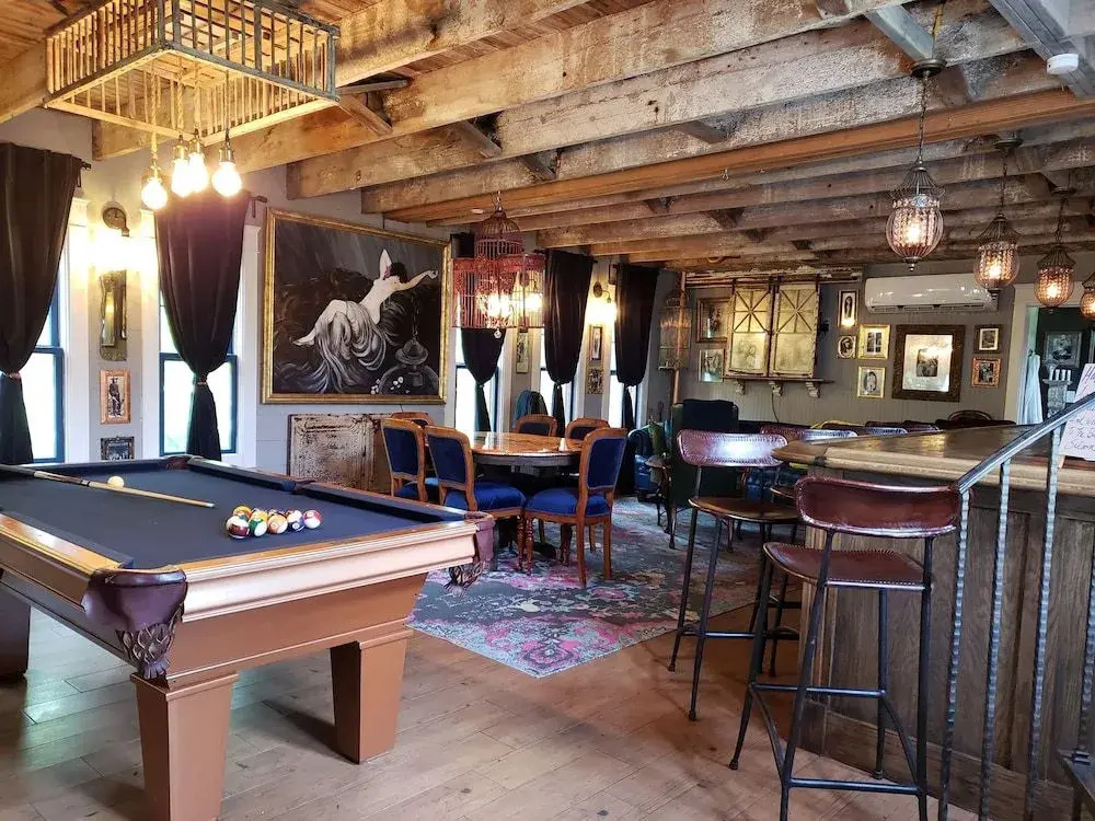 Cedar Oaks Inn LLC