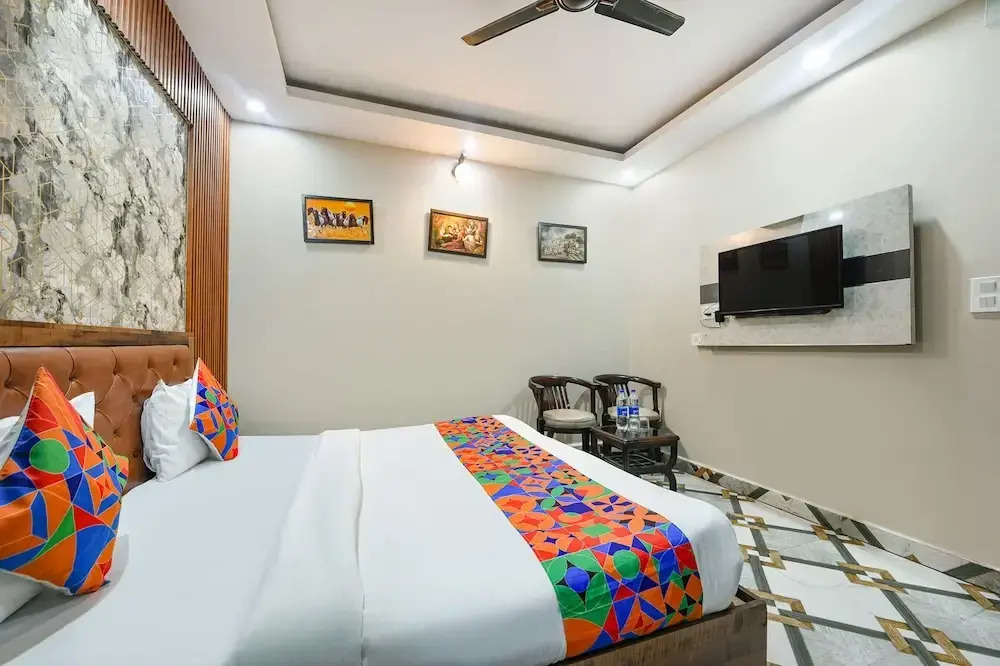 Fabhotel Royal Mountain