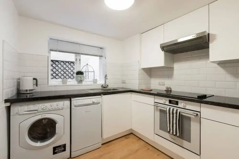Bright and Modern 3 Floor Apartment in Central London