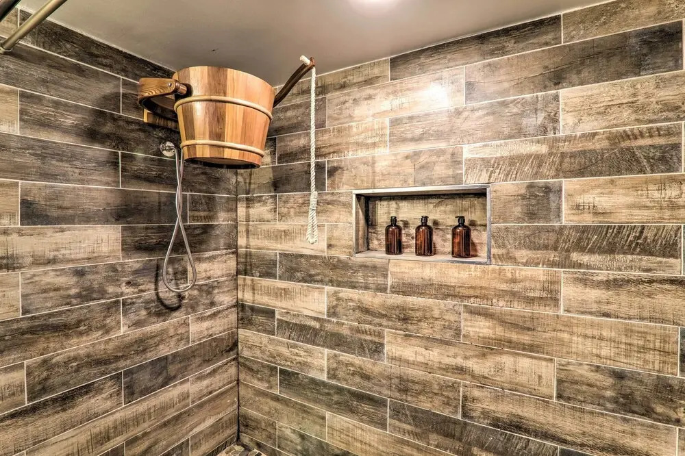 Sunroom, Fire Pit + Sauna: Lake Locust Village Gem