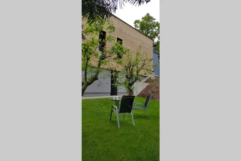 Suite with back garden
