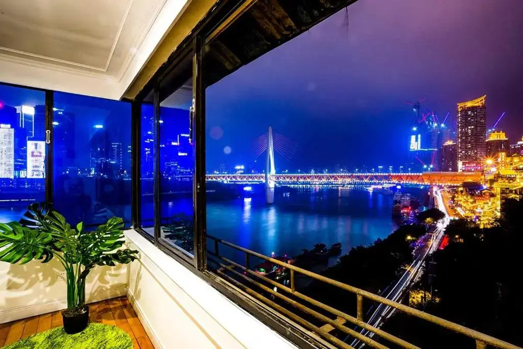 Chongqing Yuzhong·Hongya Cave· Locals Apartment 00134800