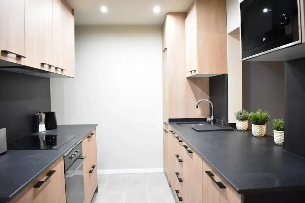 Designer 4 Bed Apt W Balcony Near Plaça Catalunya