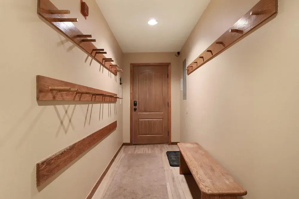 Tyra Summit A2A 3 Bedrooms 2 Bathrooms Condo