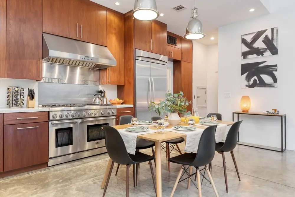 Breakwater by Avantstay Venice Bungalow w/ Rooftop Patio Close to Beach!