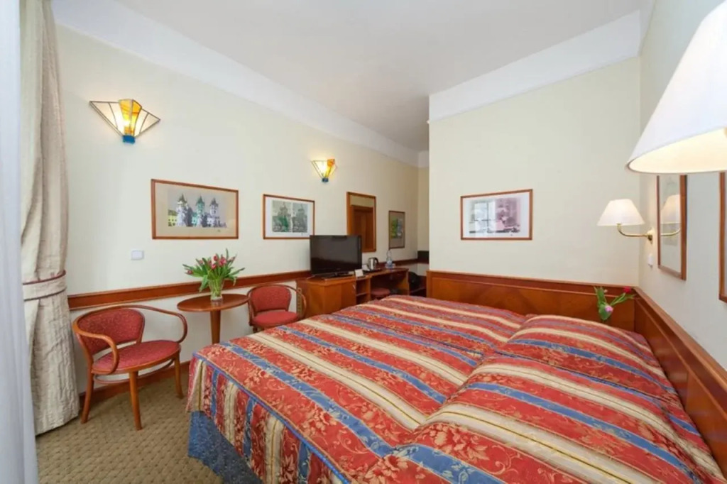 Hotel 16
