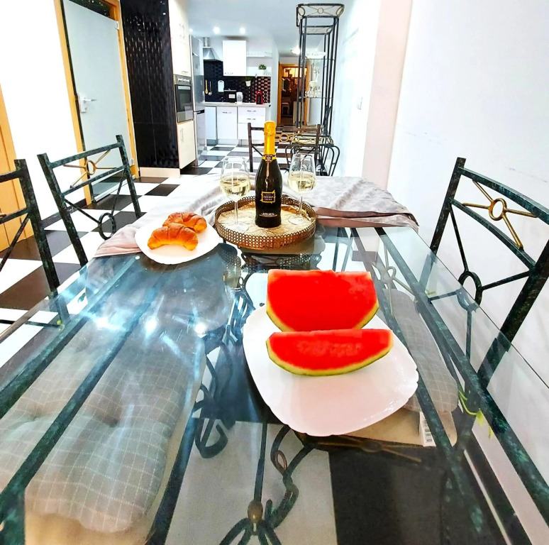 ELEGANT 2 BEDROOMS, Wifi free