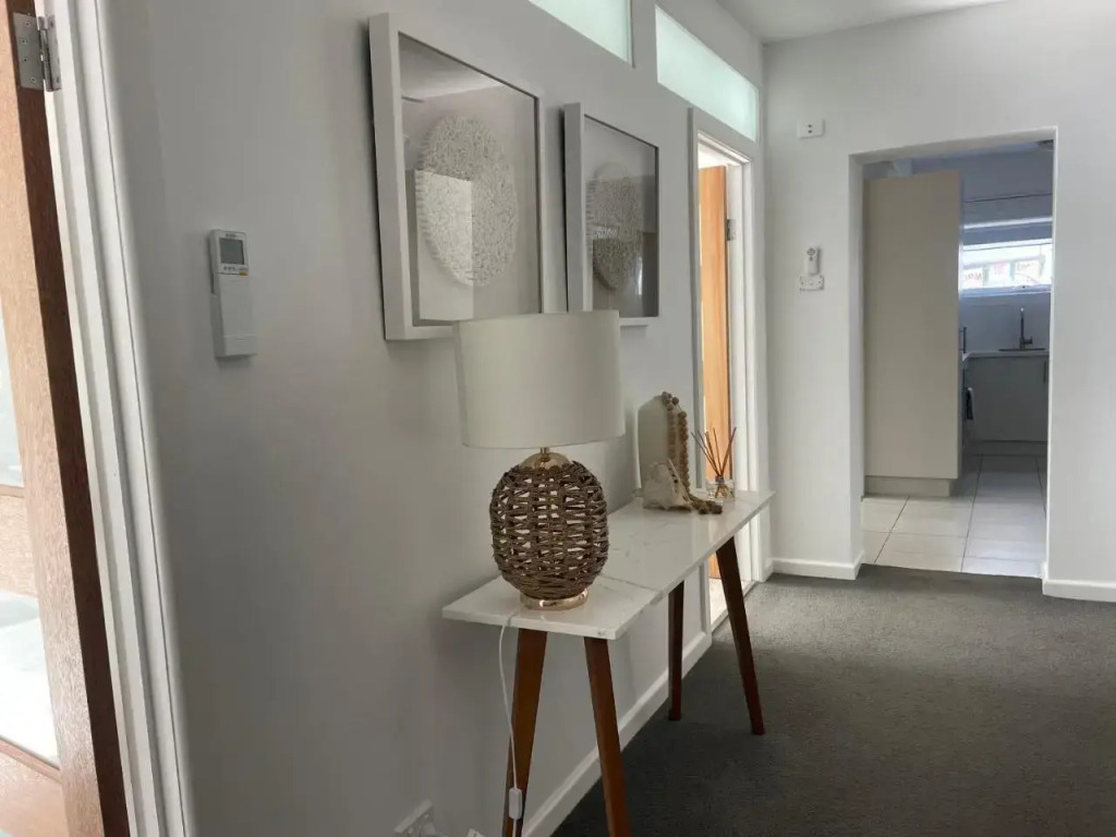 The Wheelhouse - 2BR Waterfront Apt in town