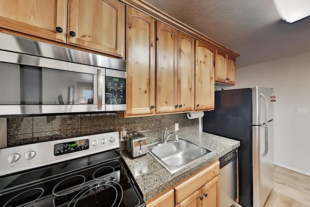 Spacious Modern With Private Saltwater Pool 1 Bedroom Condo