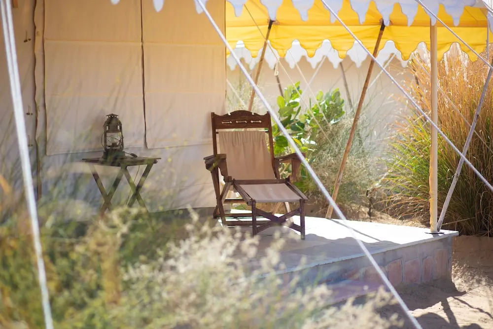 Manvār Sevan, The Desert Camp