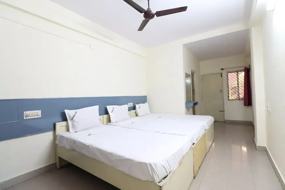 Spot On 37711 Vishwas Delux Lodge