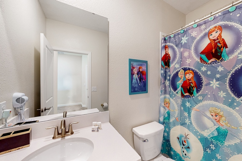 Luxury Home With a Private Pool & Game Room - Resort Amenities, Great Location