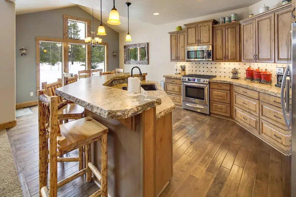56540 Sunstone Loop