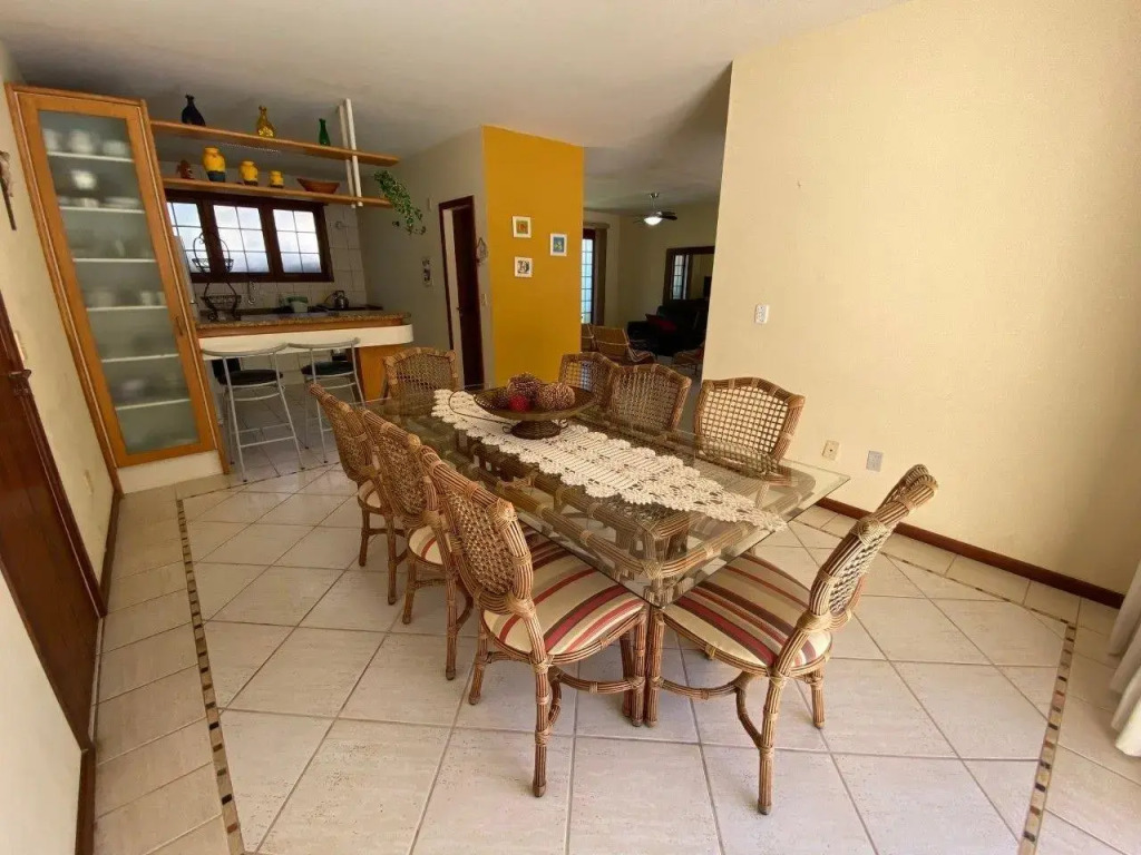 Casa 3 Dormitórios Jurere Internacional