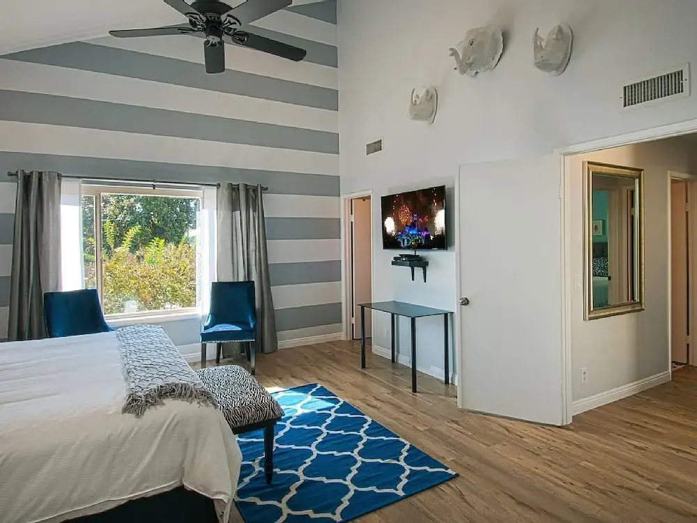 Suite Escapes 7 3 Bedrooms 2.5 Bathrooms Condo