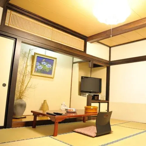 Itoya Ryokan (Sadogashima)