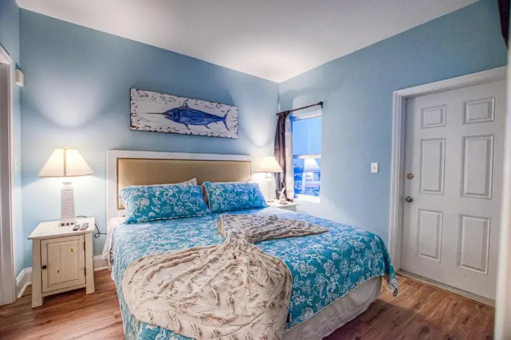 BEAUTIFUL 3 BD Laketown Wharf 1138- Best Amenities!