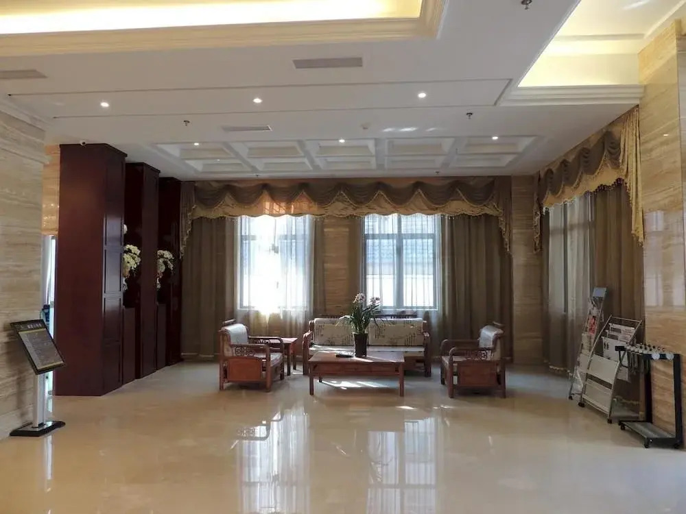 Deqing Ruijing Holiday Hotel