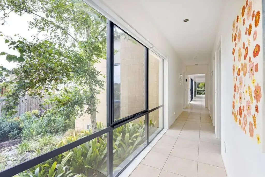 Sea Haven: coastal views, family retreat