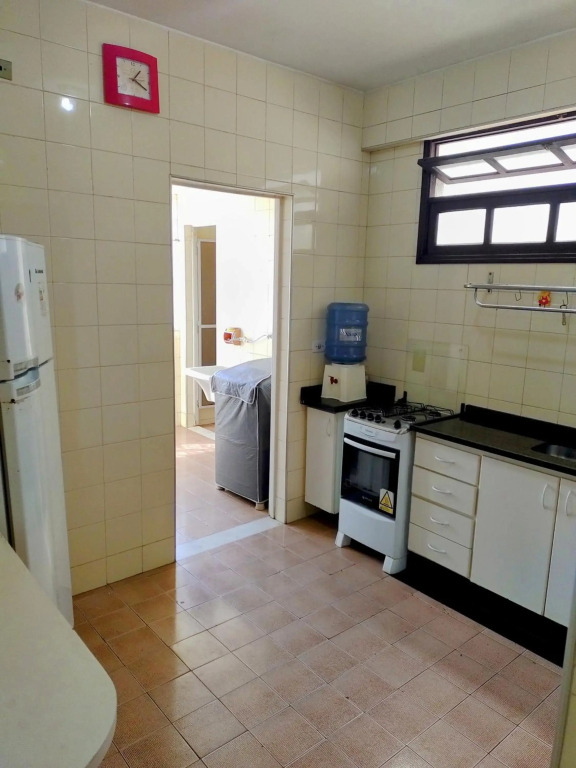 Apartamento vista para o mar, com suíte, elevadores e garagem