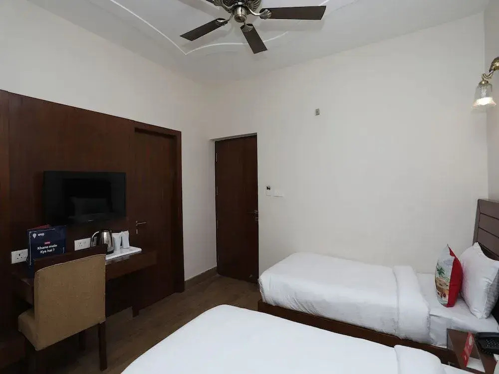 OYO 10380 Hotel The Green Majestic