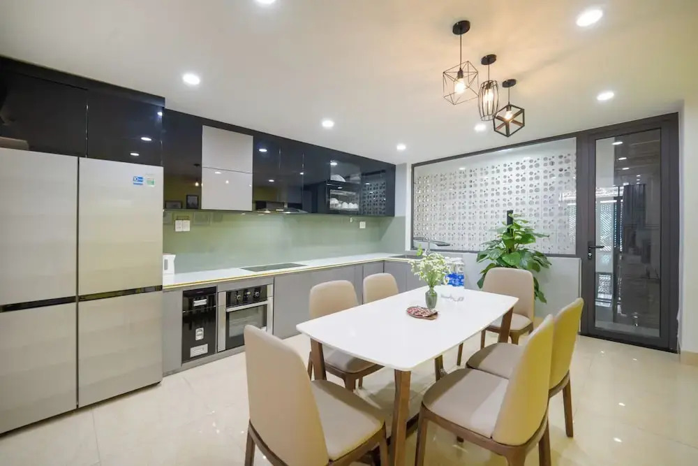 N to M House