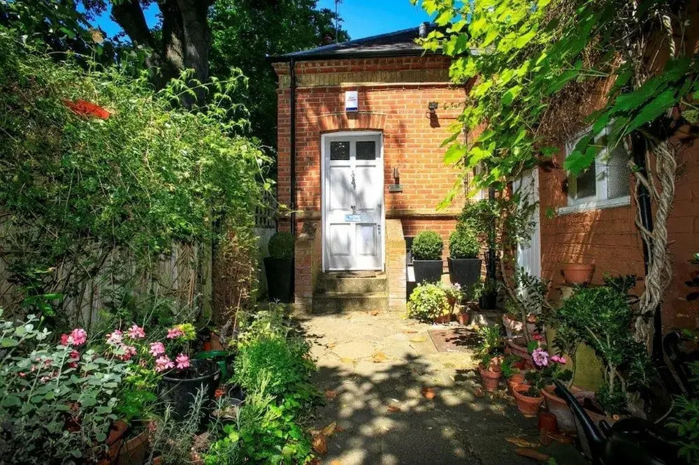 Unique 2 Bedroom Converted Artist's Studio