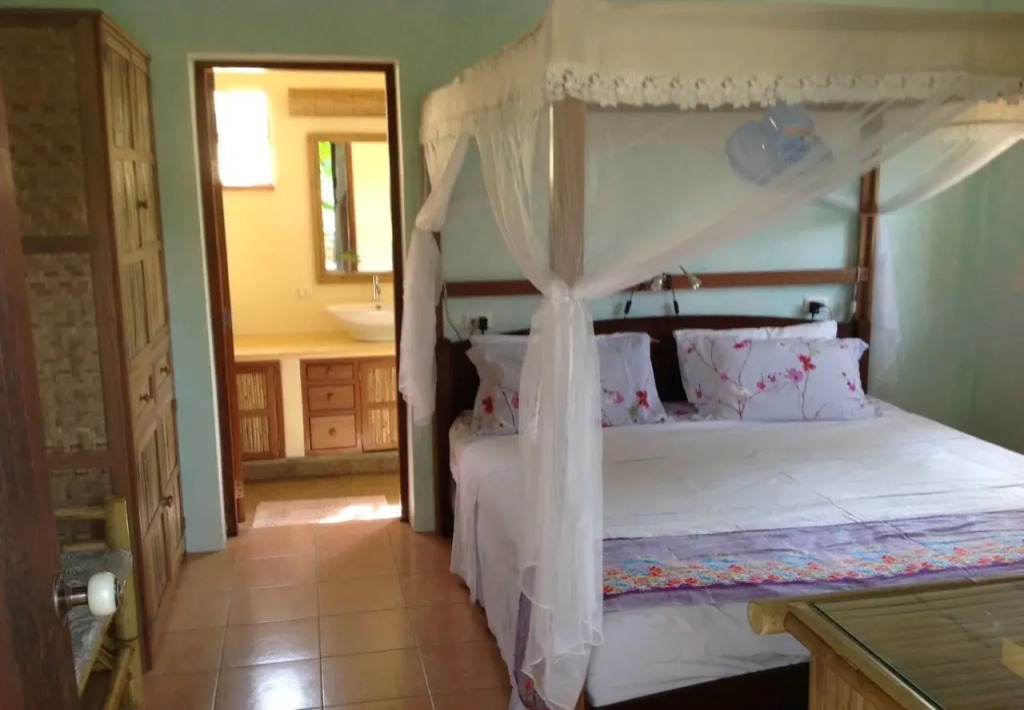 Arees Lagoon House